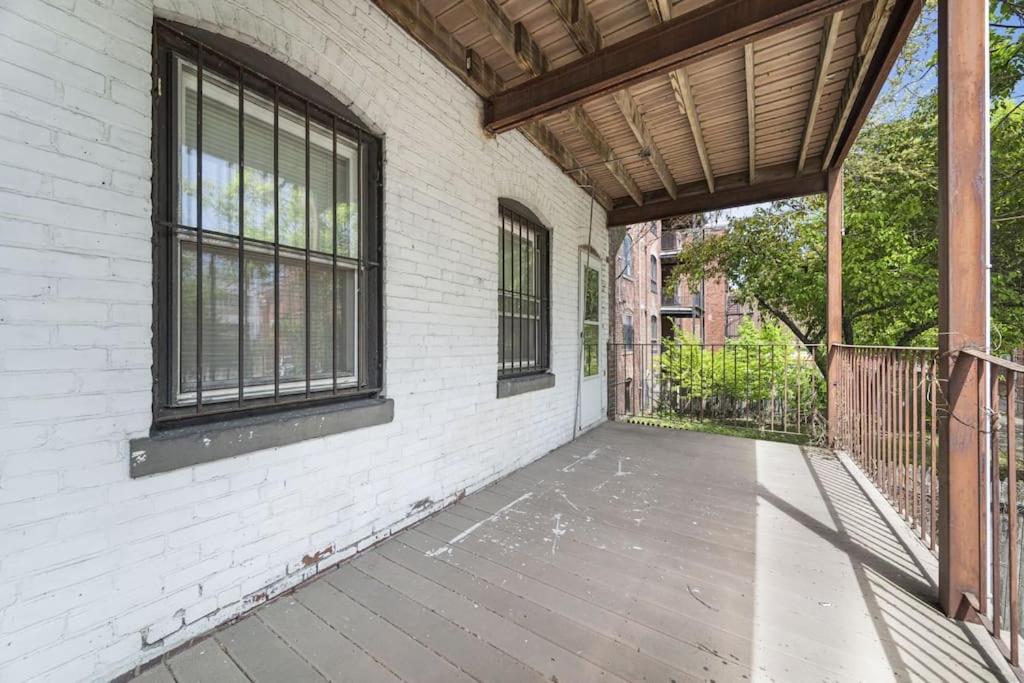 Newly Renovated 2Br1Ba Apt At The Boston City Exterior photo